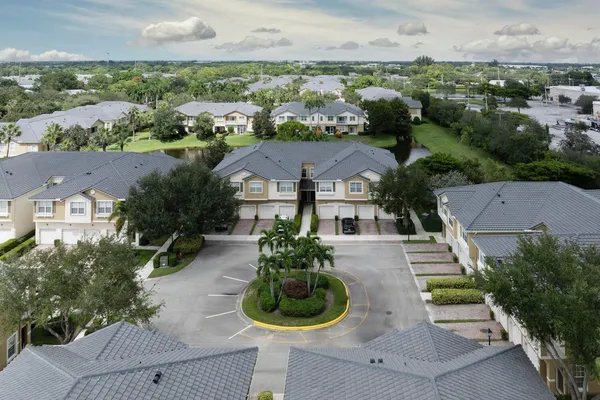 $259,000 | 1561 Southeast Hampshire Way, Unit 104, Stuart, FL 34994