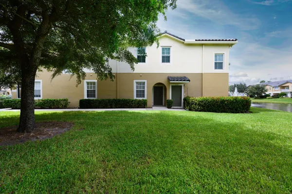 $259,000 | 1561 Southeast Hampshire Way, Unit 104, Stuart, FL 34994