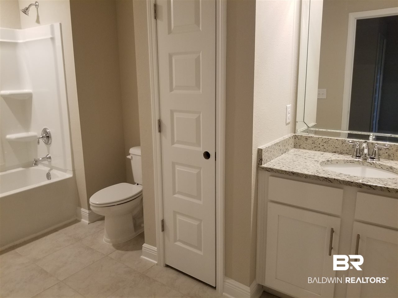 1278 Mako Loop Gulf Shores, AL 36542 - Photo 9 of 18 Hall bath