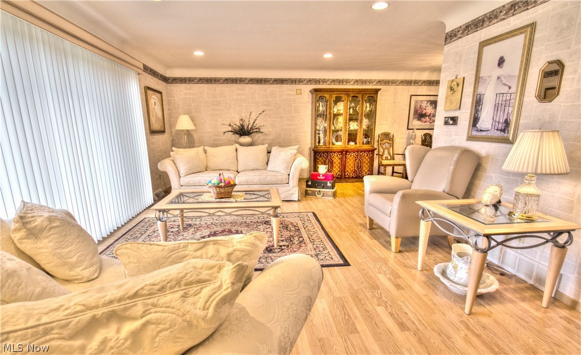 1978 Som Center Road Cleveland, OH 44124 - Photo 5 of 34 Gallery Image 5