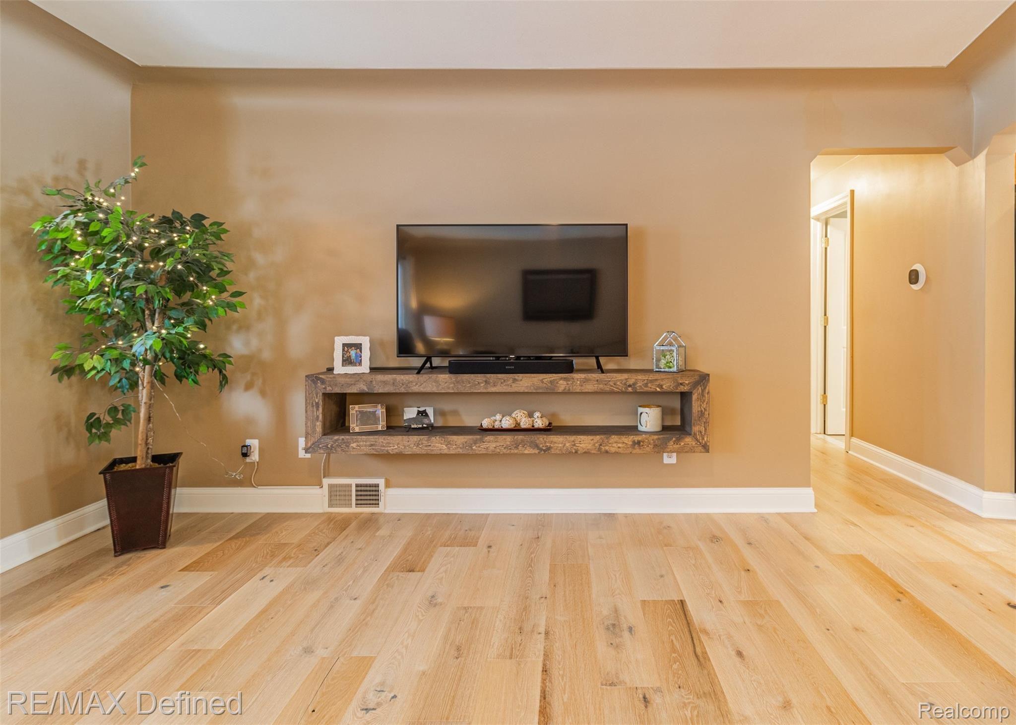 366 Wimpole Drive Rochester, MI 48309 - Photo 16 of 46 366 Whimpole-14.jpg
