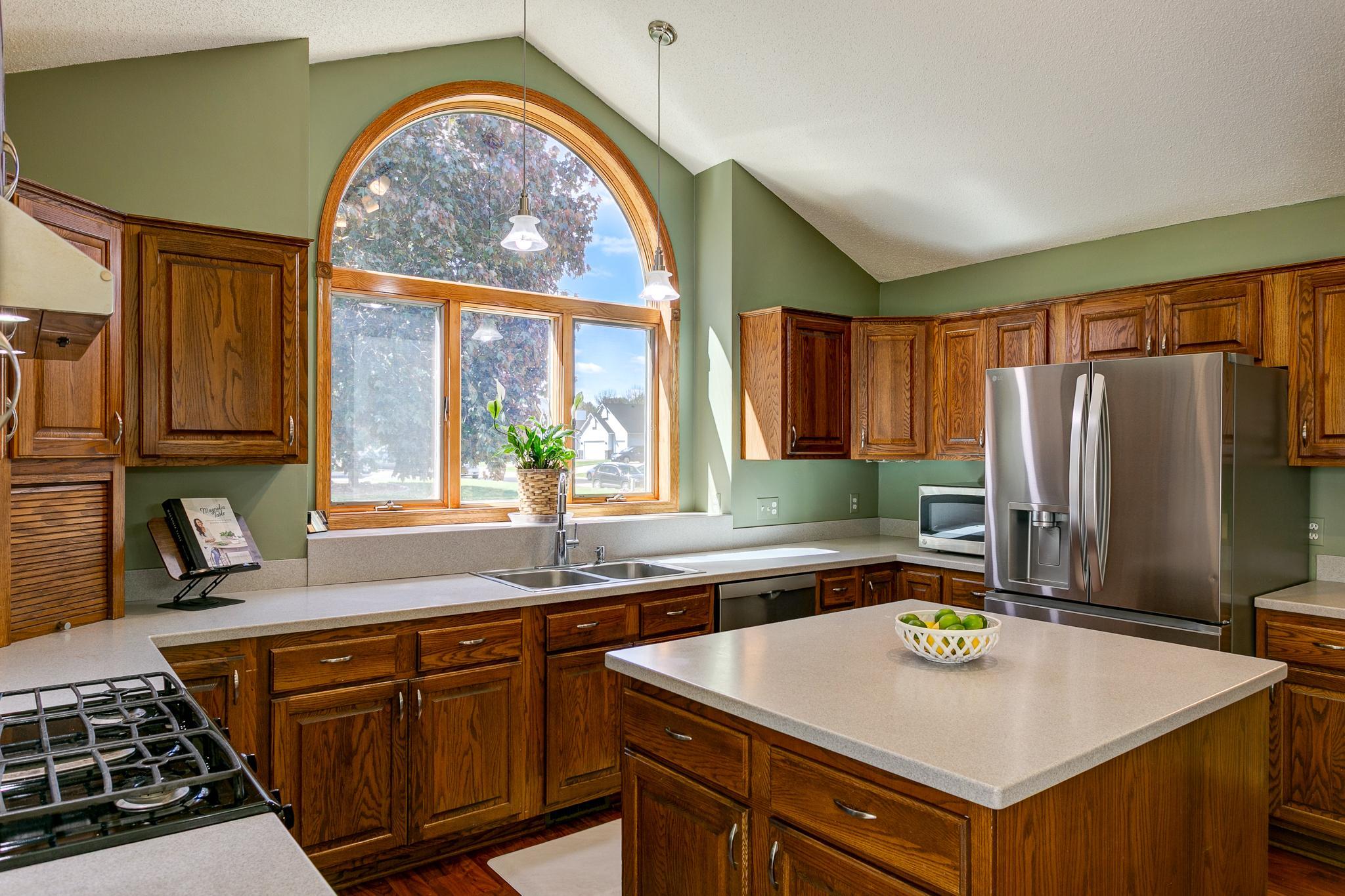 7488 Newbury Road Woodbury, MN 55125 - Photo 8 of 39