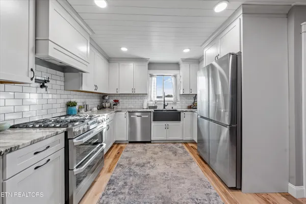 $750,000 | 2940 Beecarter Road, Dandridge, TN 37725