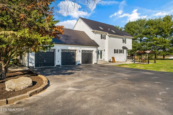 $750,000 | 2940 Beecarter Road, Dandridge, TN 37725