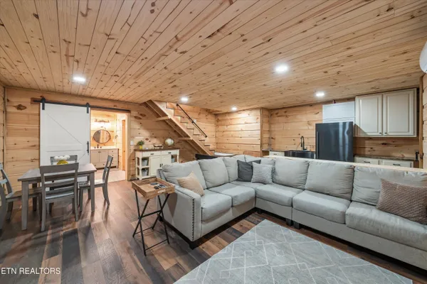 $750,000 | 2940 Beecarter Road, Dandridge, TN 37725