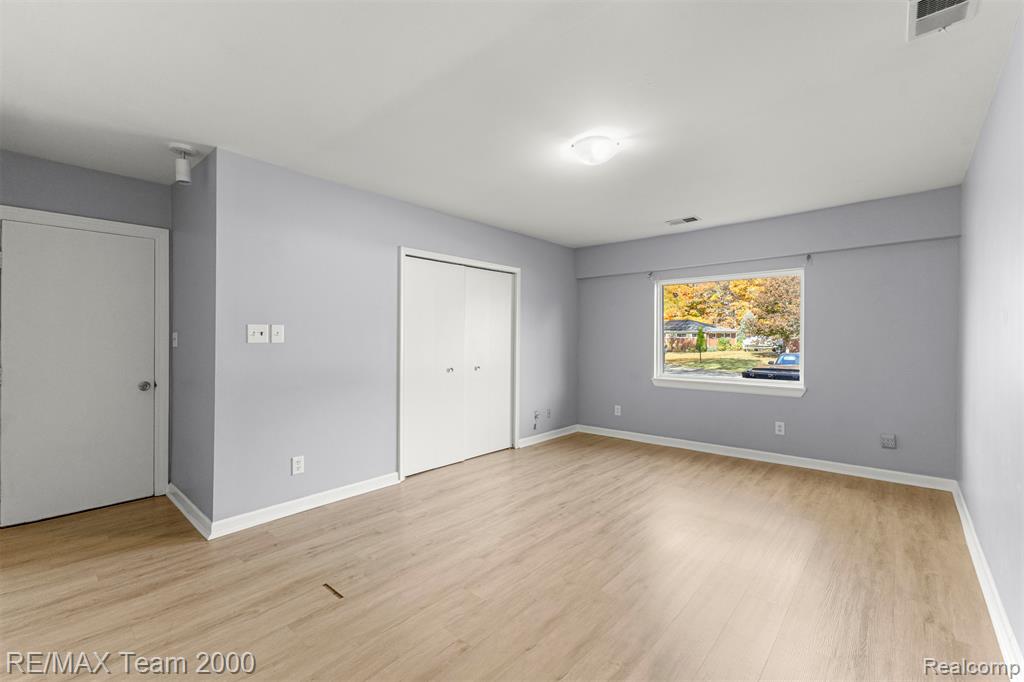 28454 Quail Hollow Road Farmington, MI 48331 - Photo 23 of 46