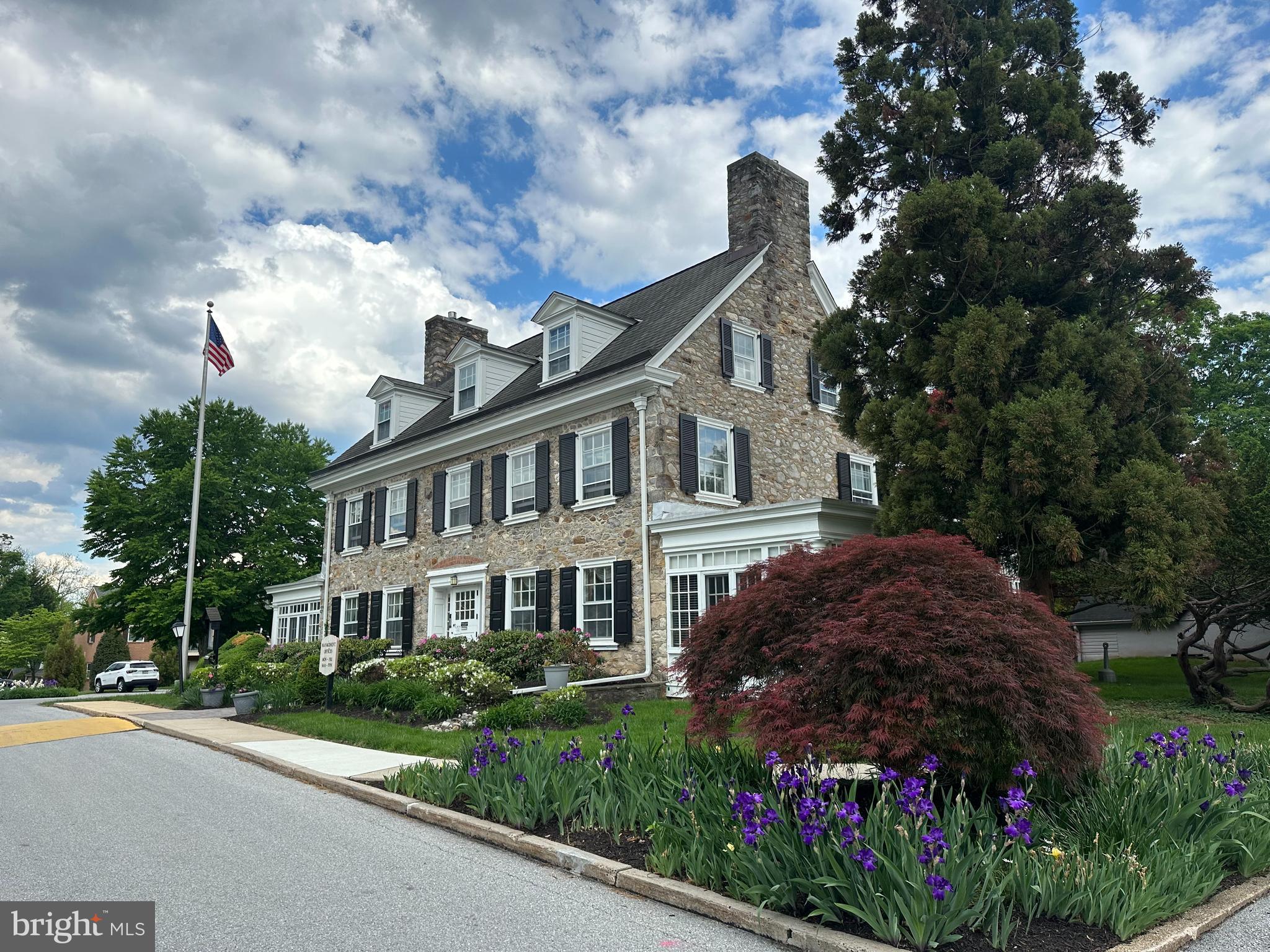 371 Old Forge Crossing, Unit 371 Devon, PA 19333 - Photo 7 of 10 a front view of a house with a garden