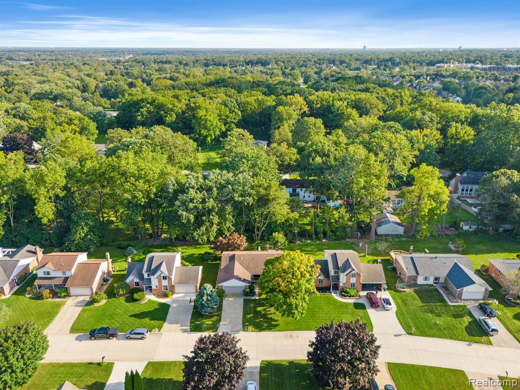 615 Kentucky Drive Rochester, MI 48307 - Photo 4 of 62