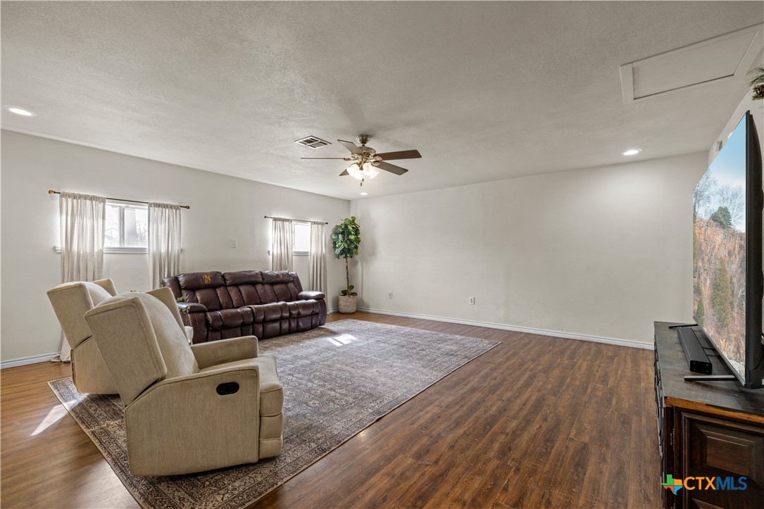 3340 Wilson Valley Road Little River-Academy, TX 76554 - Photo 14 of 47 Living room