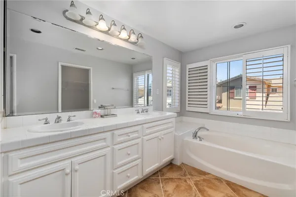 $5,000 | 16 Ellistone, Unit 43, Irvine, CA 92602