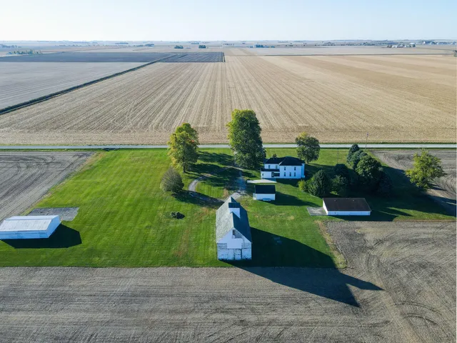 $290,000 | 1488 East 1400 South, Kentland, IN 47951