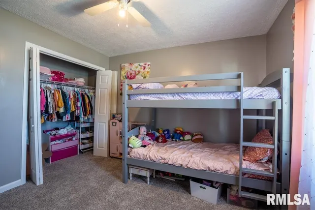 $199,999 | 910 Fairlane Drive, Marion, IL 62959