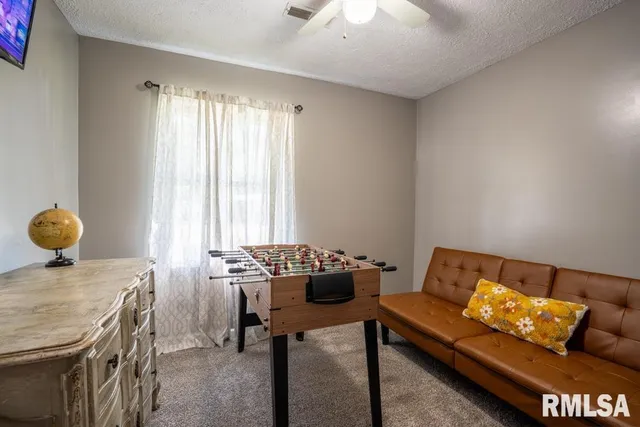 $199,999 | 910 Fairlane Drive, Marion, IL 62959