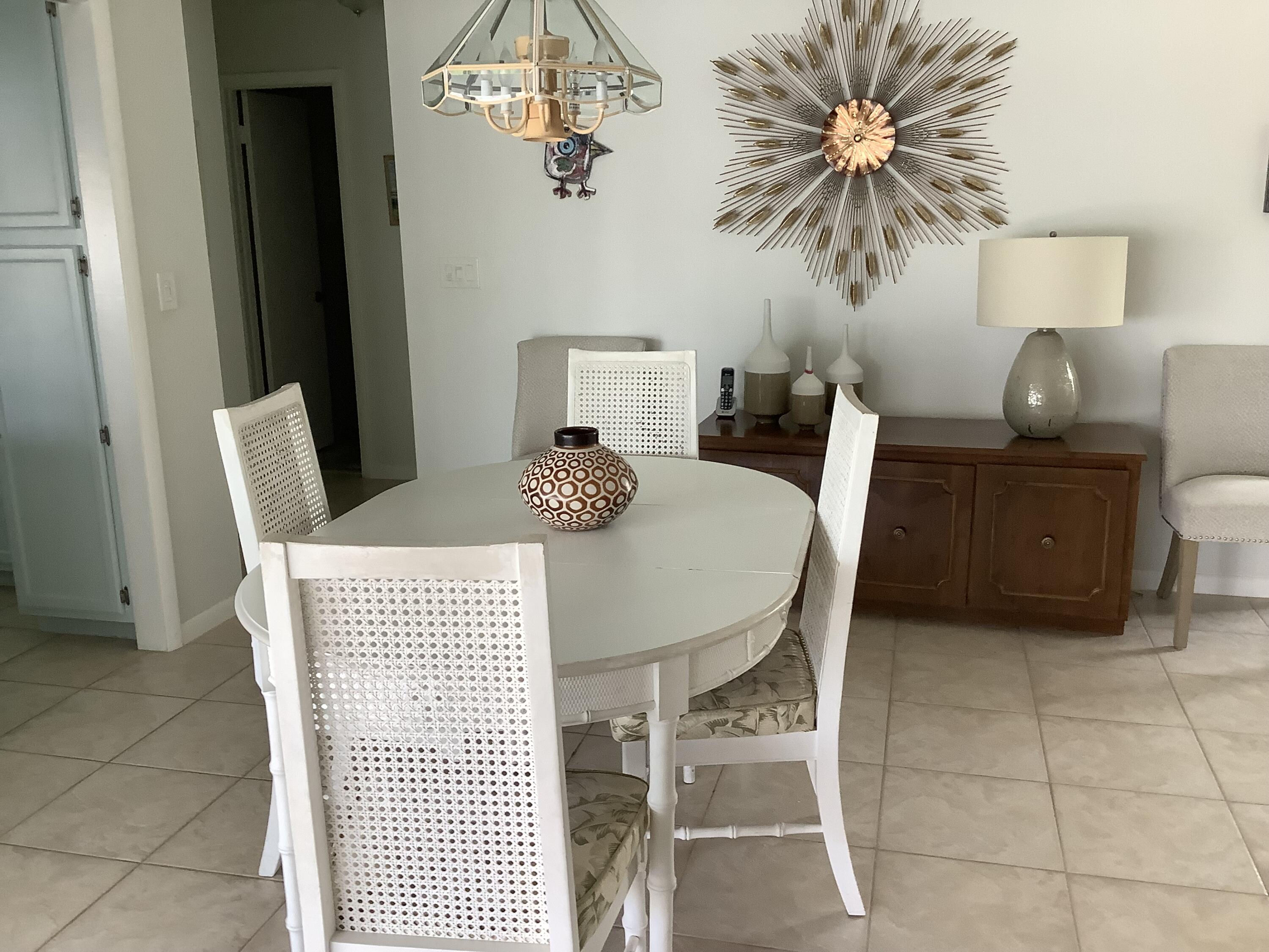 1127 East Seminole Avenue, Unit 11B Jupiter, FL 33477 - Photo 6 of 33 Dining area