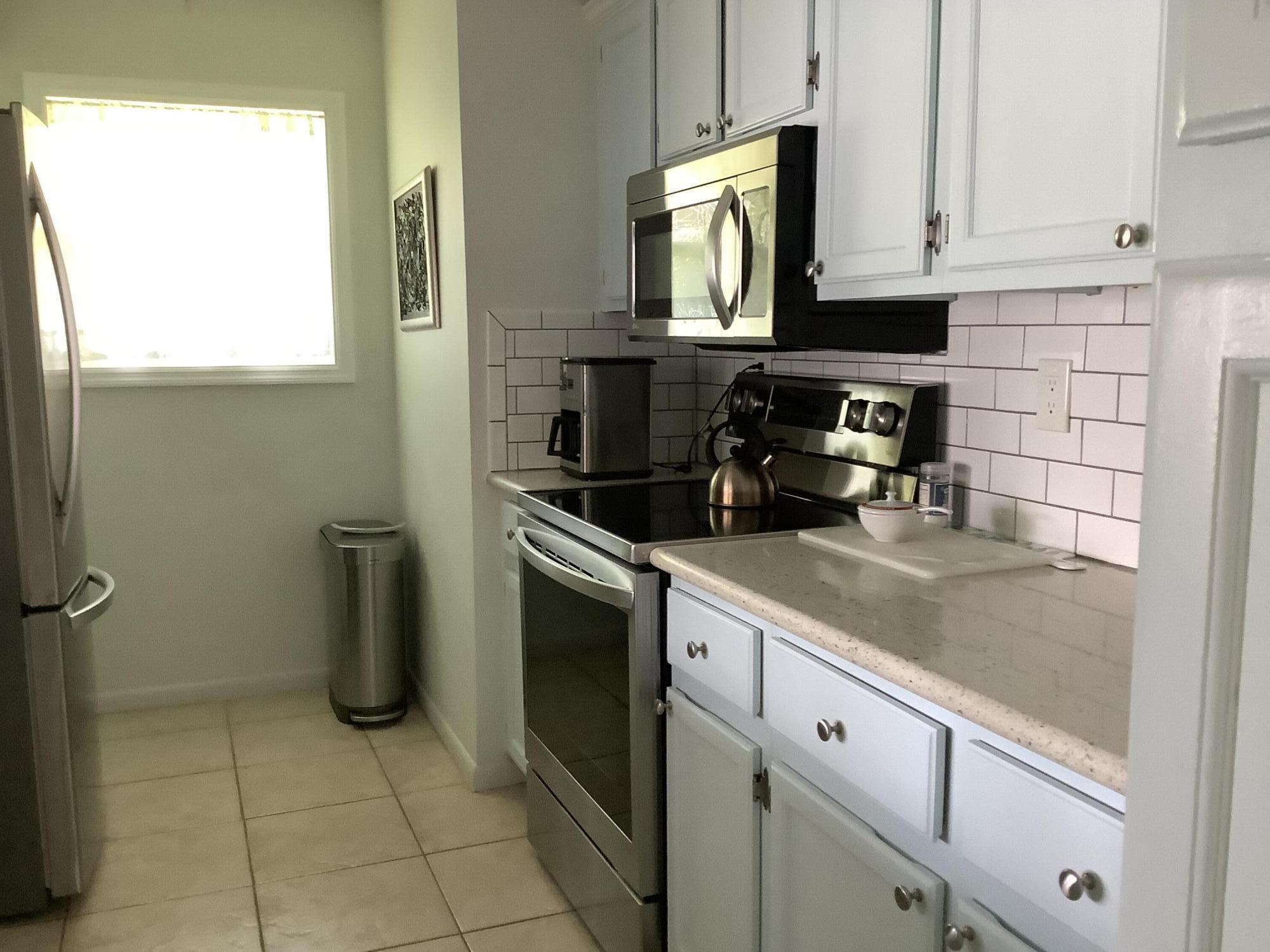 1127 East Seminole Avenue, Unit 11B Jupiter, FL 33477 - Photo 9 of 33 kitchen