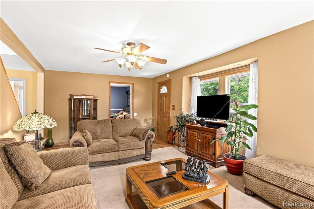 23377 Cunningham Avenue Warren, MI 48091 - Photo 15 of 32