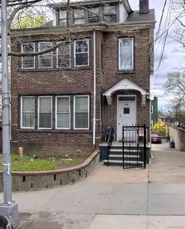 $2,997 | 756 East 232nd Street | Wakefield