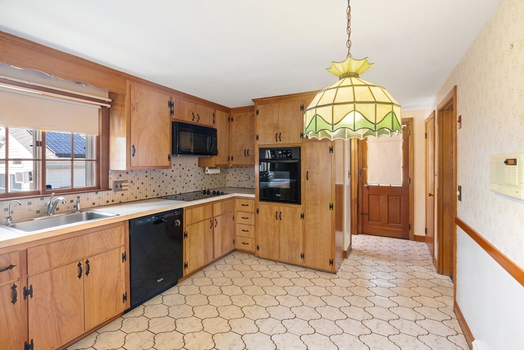 51 Bennett Street Everett, MA 02149 - Photo 14 of 42 Gallery Image 14