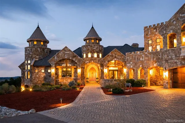 a view of multiple houses with a yard