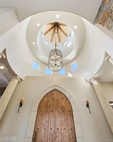 a view of entryway with a front door