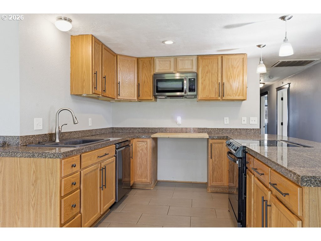 753 64th Street Springfield, OR 97478 - Photo 9 of 36