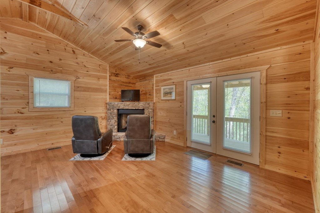 100 Fern Cv Lane Murphy, NC 28906 - Photo 14 of 28 a view of a livingroom with furniture and a ceiling fan