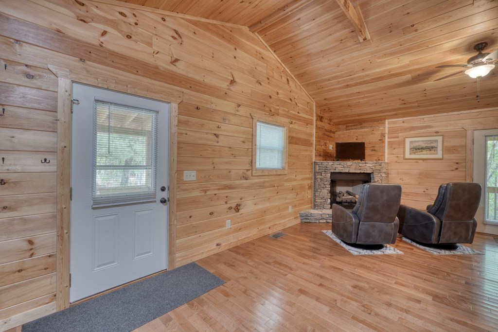 100 Fern Cv Lane Murphy, NC 28906 - Photo 20 of 28 a living room with furniture and a flat screen tv