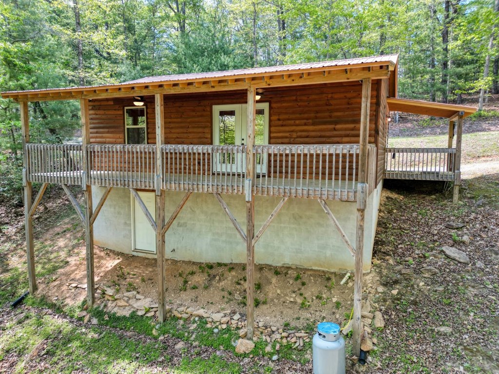 100 Fern Cv Lane Murphy, NC 28906 - Photo 2 of 28 a view of a chair and table in the backyard