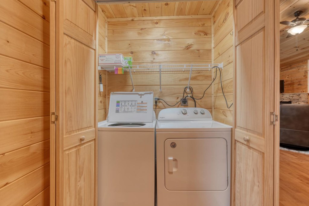 100 Fern Cv Lane Murphy, NC 28906 - Photo 28 of 28 a utility room with dryer and washer