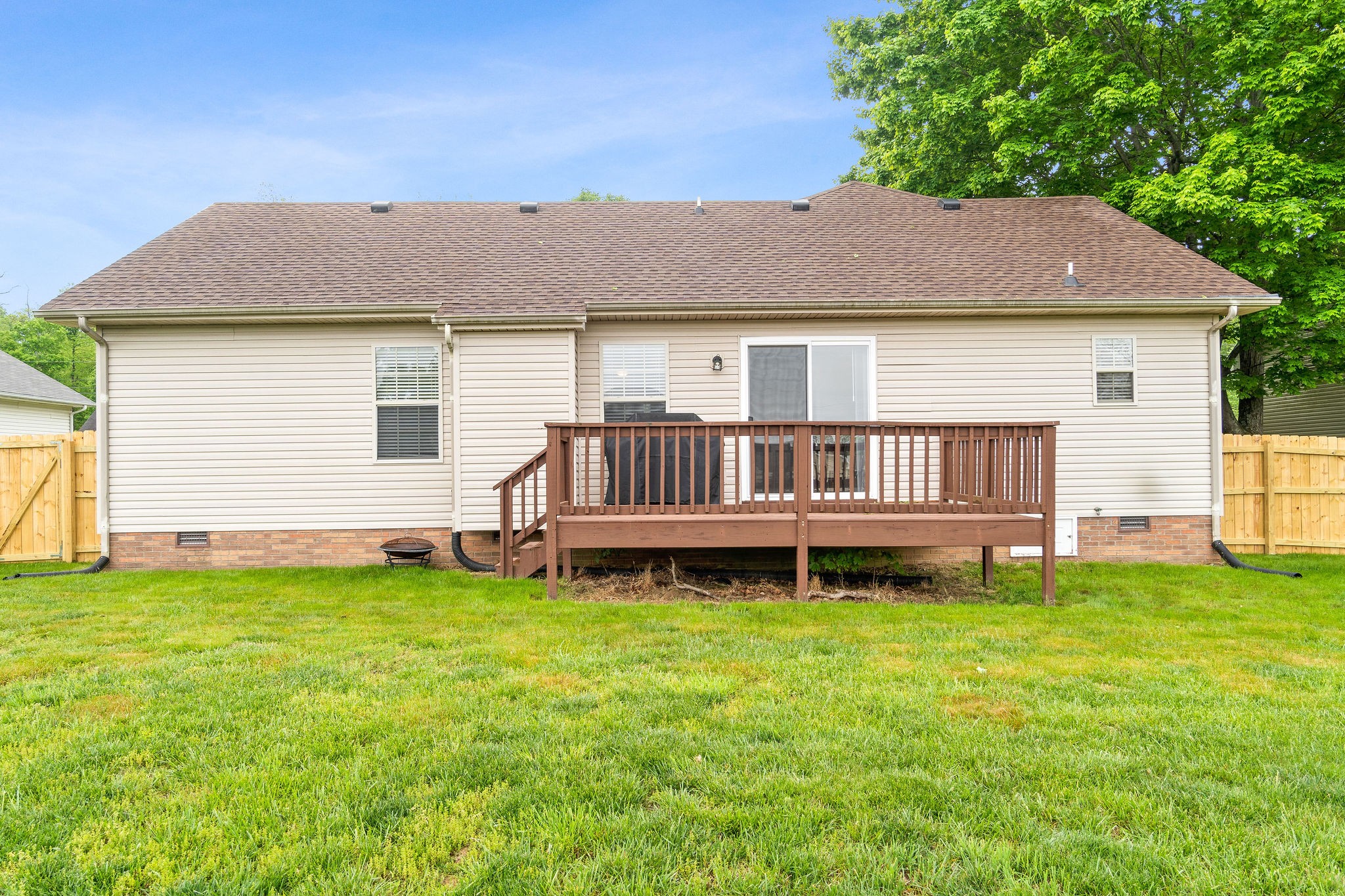 1626 Windriver Road Clarksville, TN 37042 - Photo 29 of 31 a white house sitting in middle of the grass