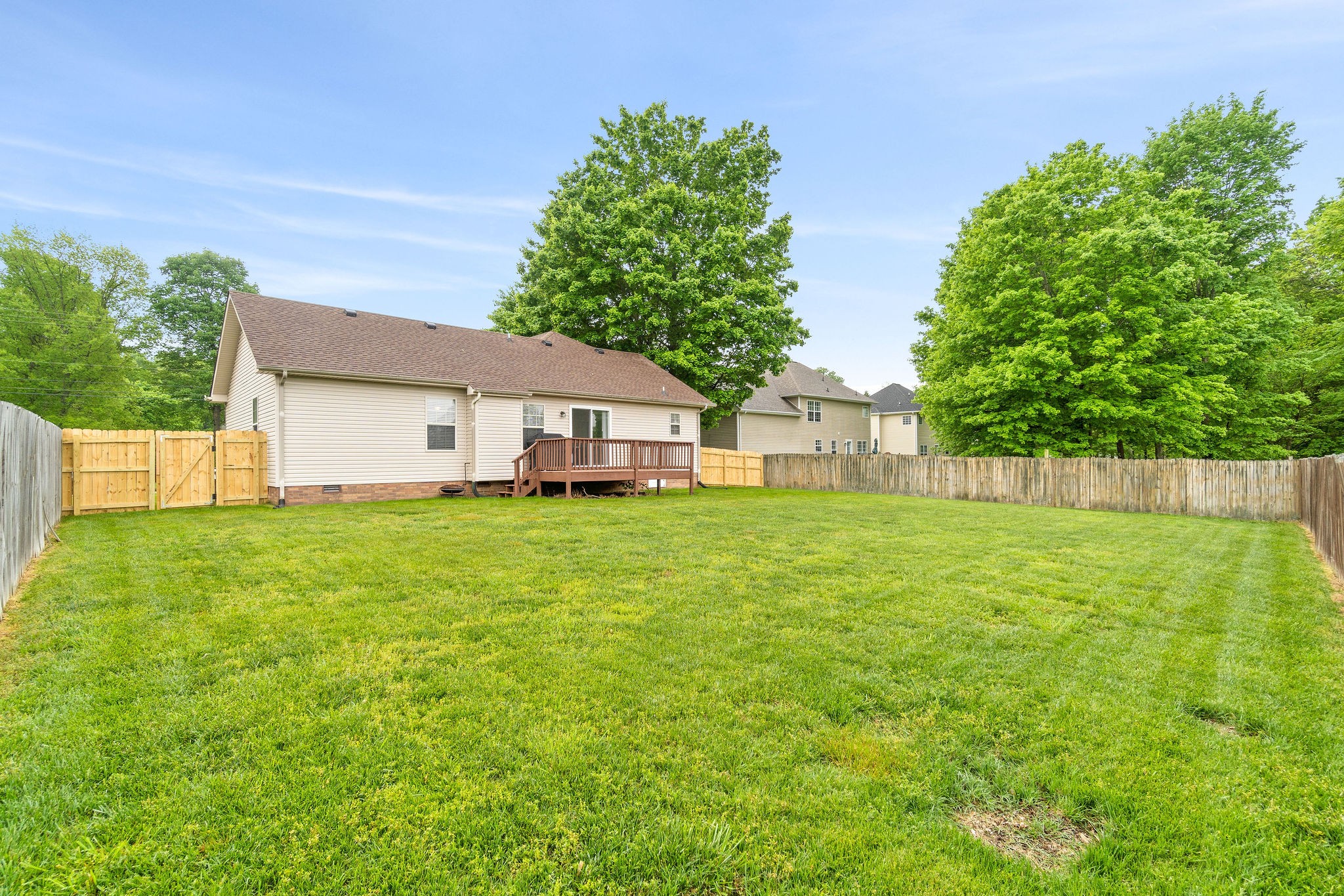 1626 Windriver Road Clarksville, TN 37042 - Photo 30 of 31 a front view of house with a garden