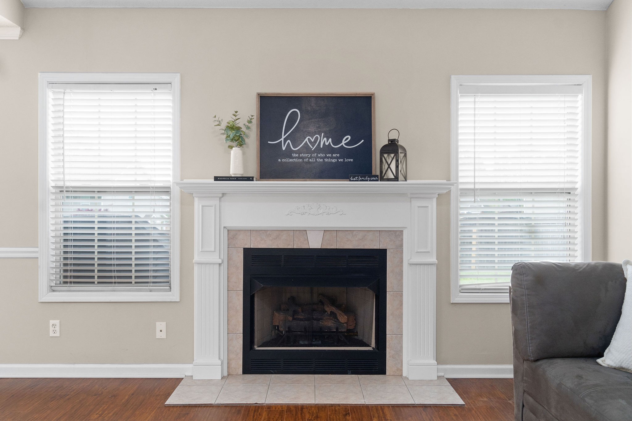 1626 Windriver Road Clarksville, TN 37042 - Photo 7 of 31 a living room with furniture and a fireplace