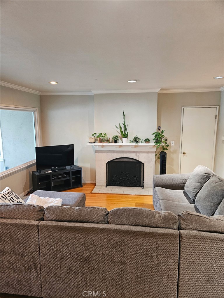 806 Stanford Road Burbank, CA 91504 - Photo 3 of 10