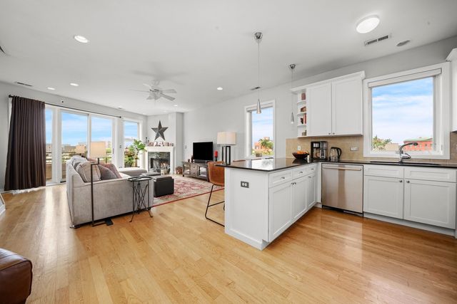 $485,000 | 1516 West Grand Avenue, Unit 4W, Chicago, IL 60642