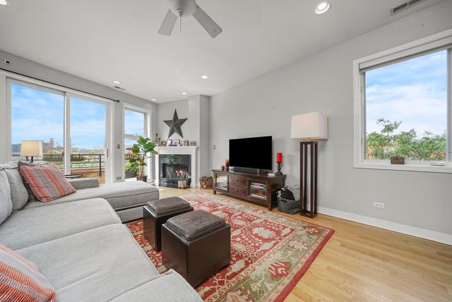 $485,000 | 1516 West Grand Avenue, Unit 4W, Chicago, IL 60642