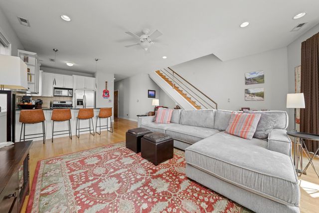 $485,000 | 1516 West Grand Avenue, Unit 4W, Chicago, IL 60642