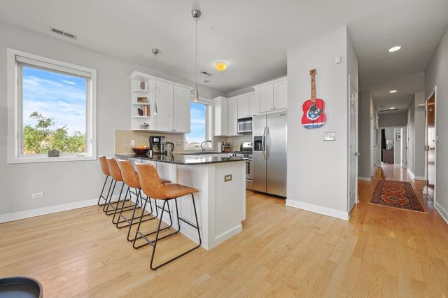 $485,000 | 1516 West Grand Avenue, Unit 4W, Chicago, IL 60642