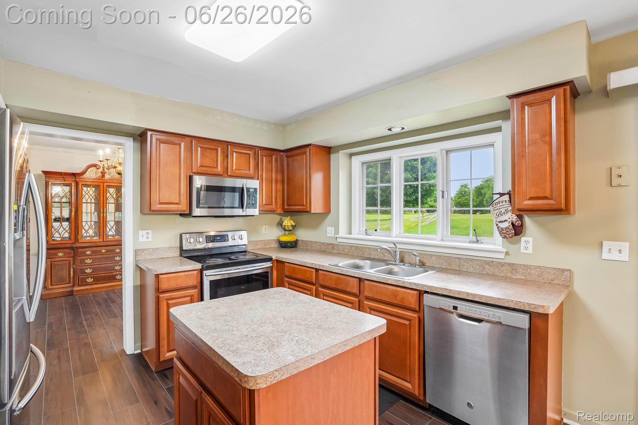 1687 Grandview Drive Rochester, MI 48306 - Photo 24 of 45 Stainless steel appliances