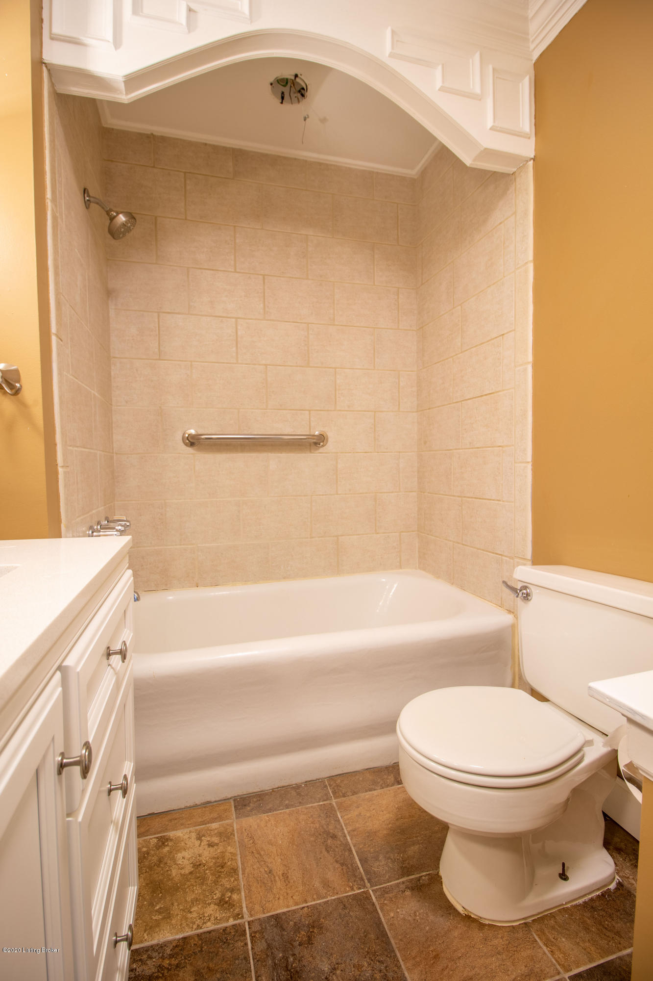 2877 Riedling Drive Louisville, KY 40206 - Photo 21 of 49 Full Bath 1st Floor (3)