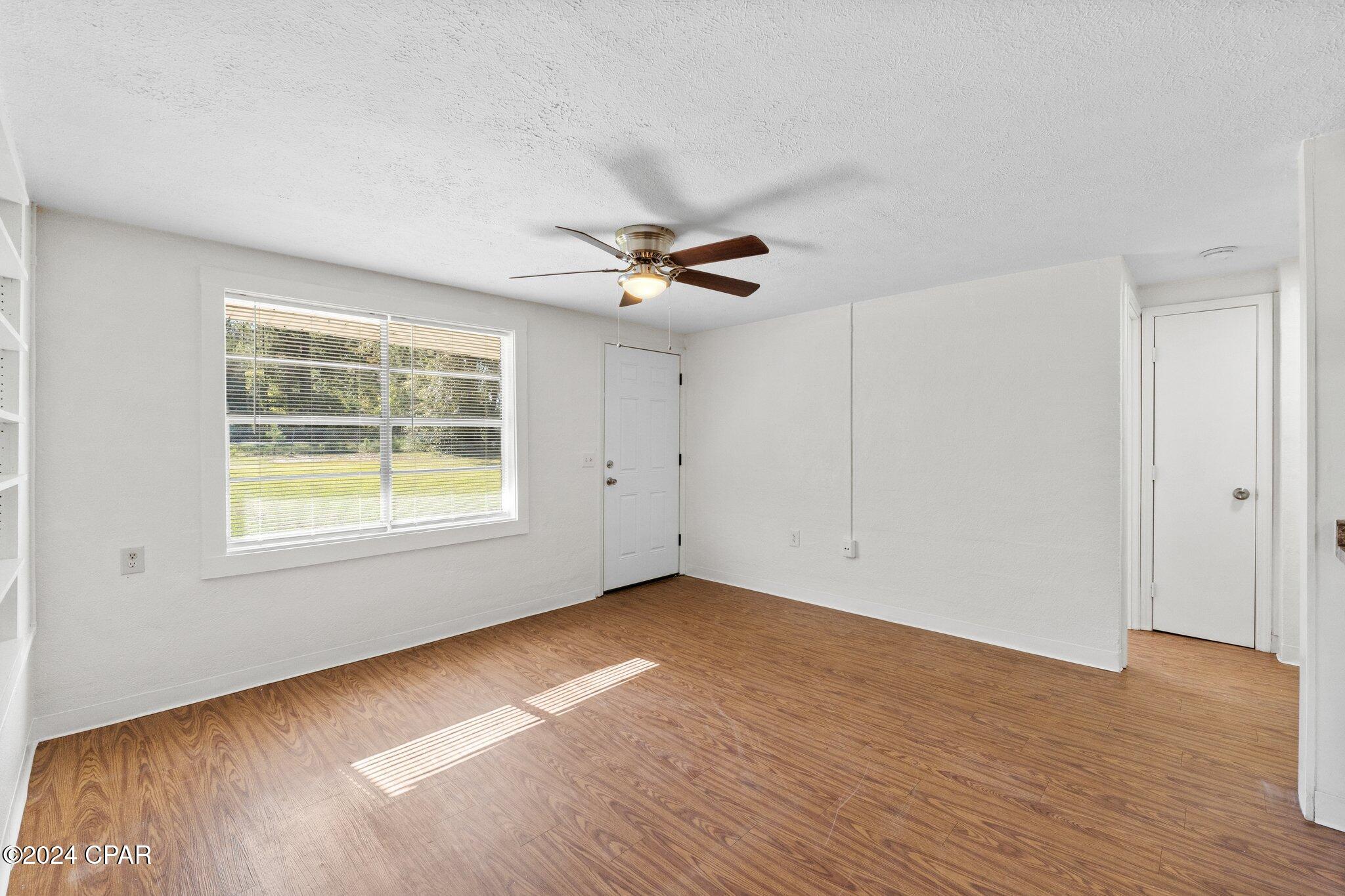 3512 Roche Avenue Vernon, FL 32462 - Photo 10 of 48 Gallery Image 10