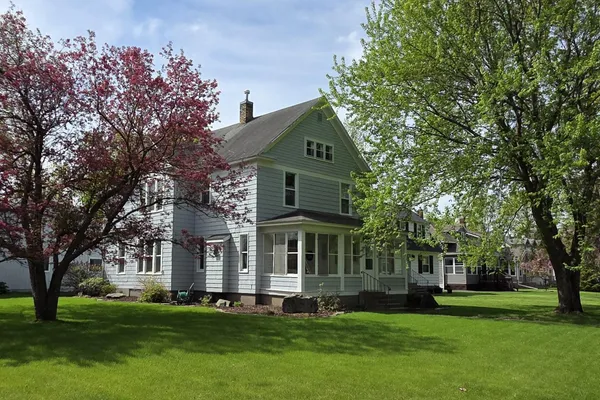 $274,000 | 915 Riverside Drive, International Falls, MN 56649