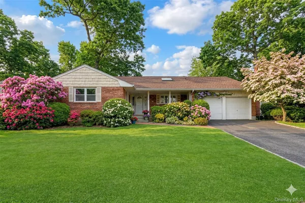 $999,999 | 27 Cedar Street, Syosset, NY 11791
