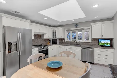 $999,999 | 27 Cedar Street, Syosset, NY 11791