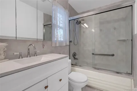 $999,999 | 27 Cedar Street, Syosset, NY 11791