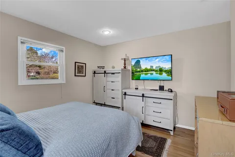 $999,999 | 27 Cedar Street, Syosset, NY 11791