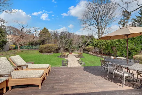 $999,999 | 27 Cedar Street, Syosset, NY 11791