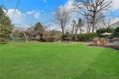 $999,999 | 27 Cedar Street, Syosset, NY 11791