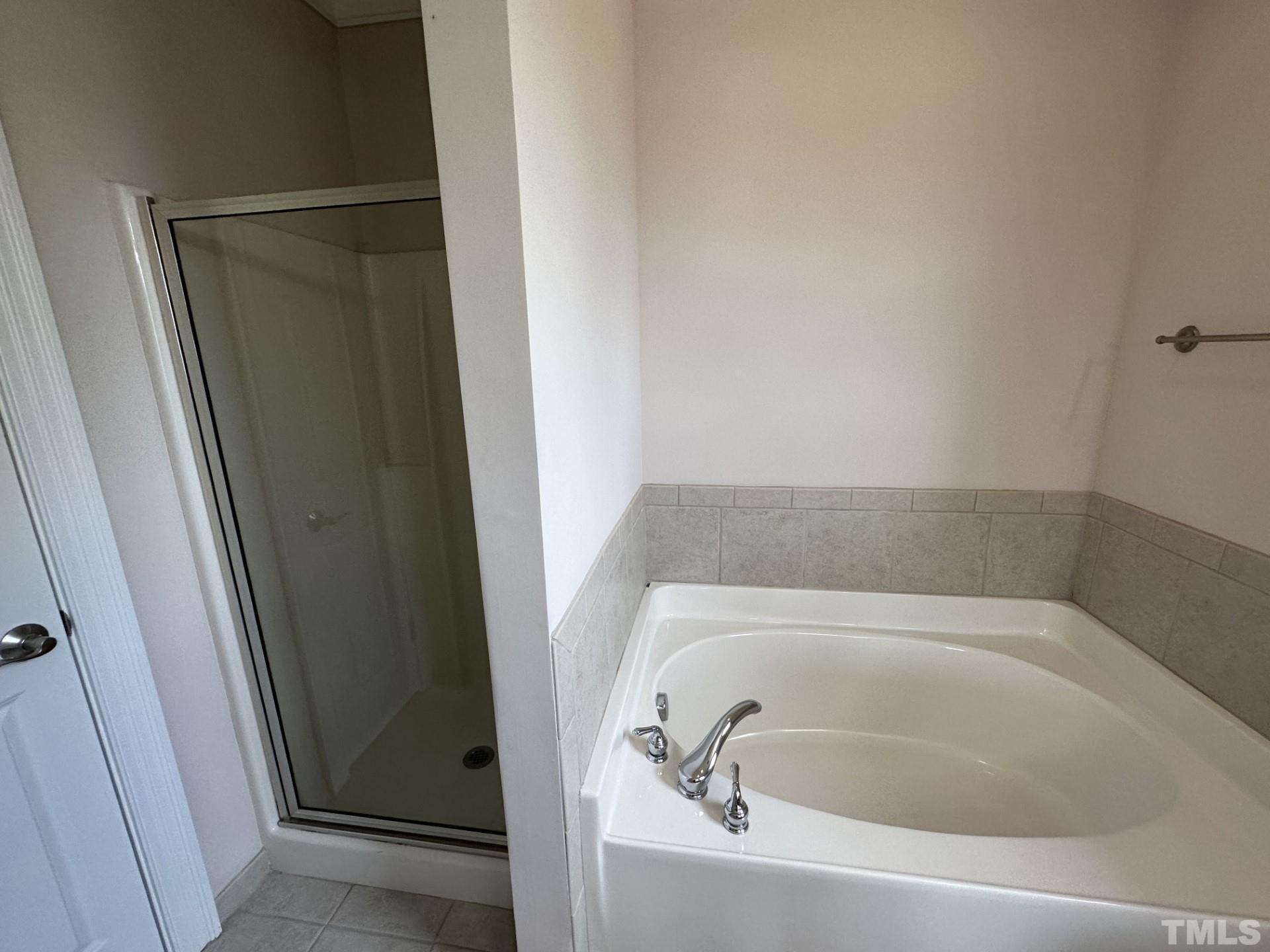 623 Waterford Lake Drive, Unit 623 Cary, NC 27519 - Photo 17 of 18 a bathroom with a bathtub