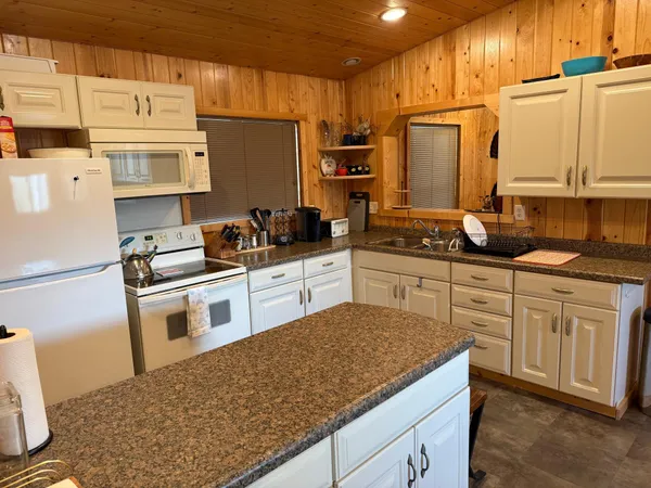 $1,150,000 | 41273 Swede Alley, Hinckley, MN 55037