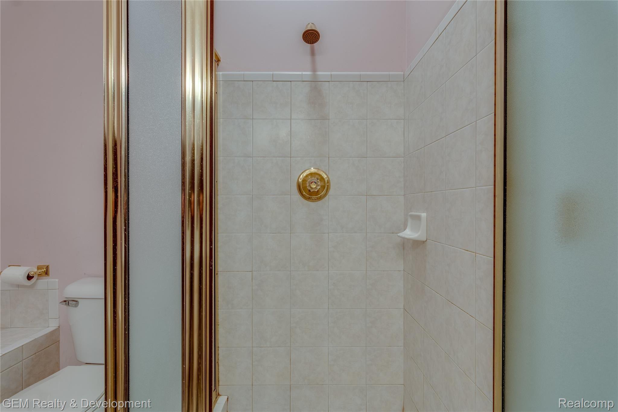 41747 Glade Road Canton, MI 48187 - Photo 19 of 37 Master Bath